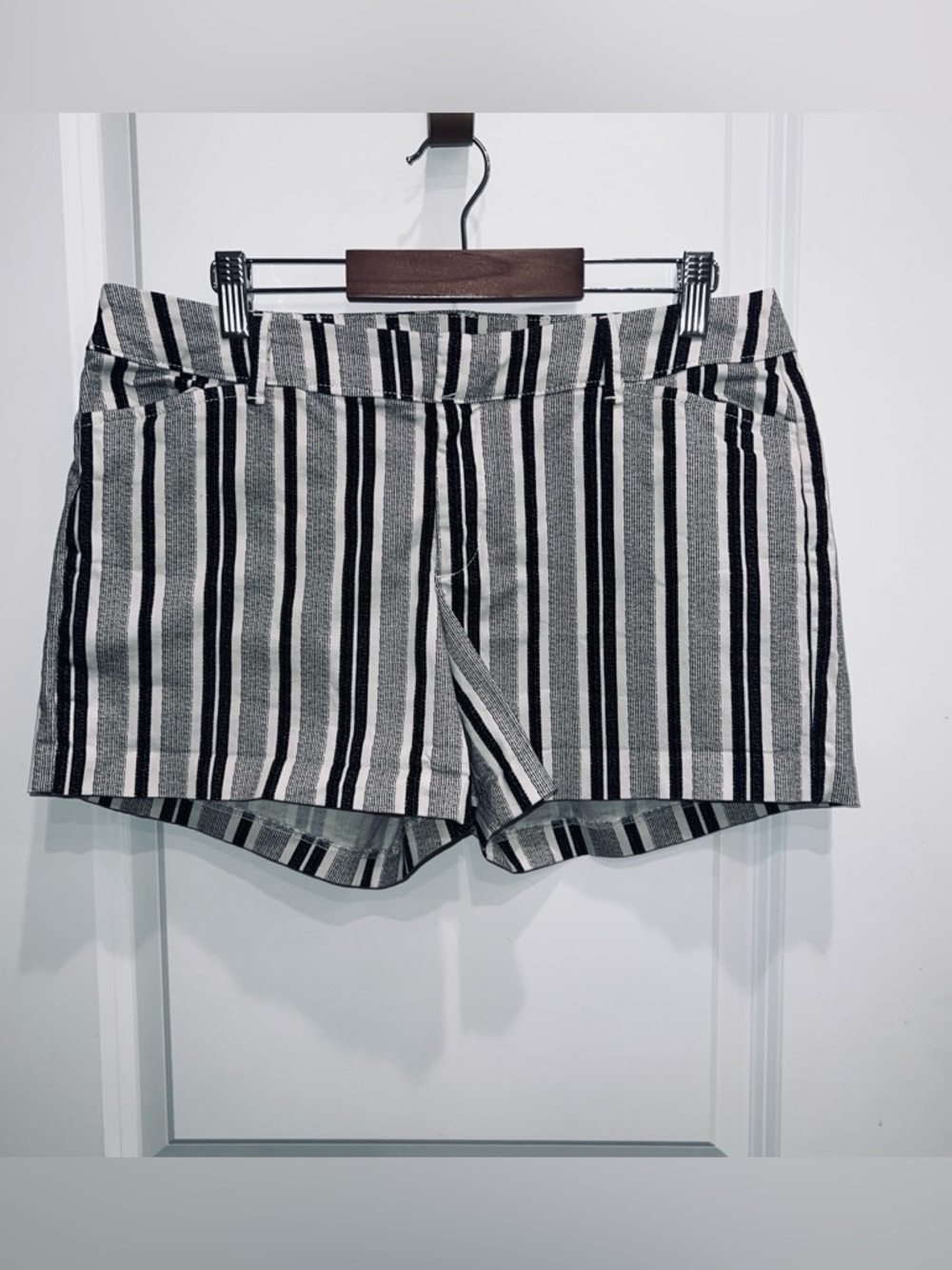 Old Navy Pixie Chino Shorts Womens 8 Black White Vertical Stripe Mid Rise